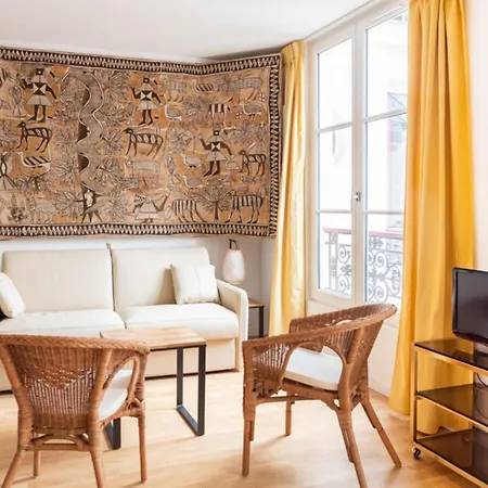 Bright & Stylish In The Heart Of Le Marais *