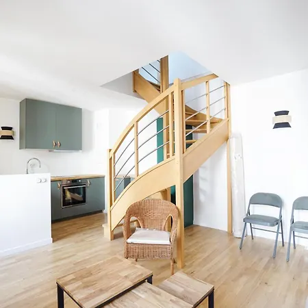 Bright & Stylish In The Heart Of Le Marais Paris